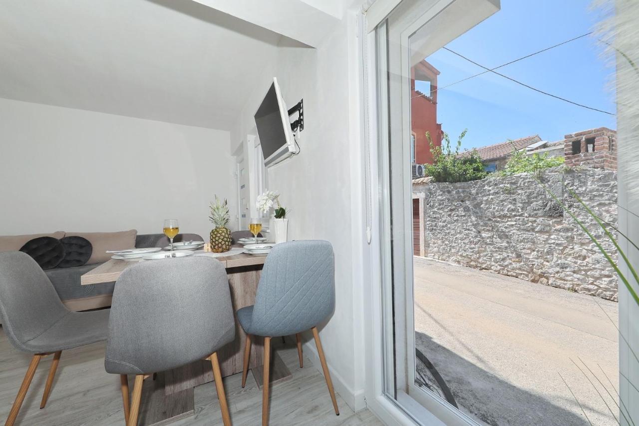 Holiday Home Maria One Minute From -Beach Zadar Eksteriør bilde